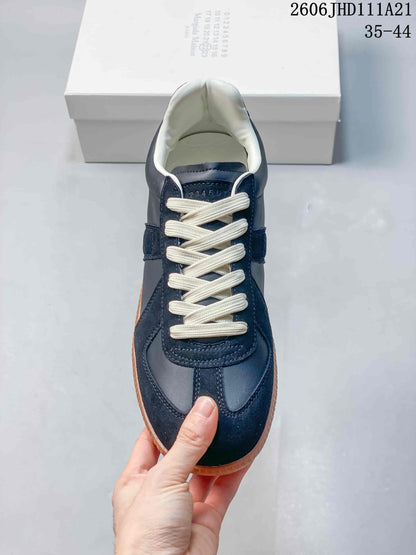 Maison Margiela Replica Low-Top Sneakers in Navy