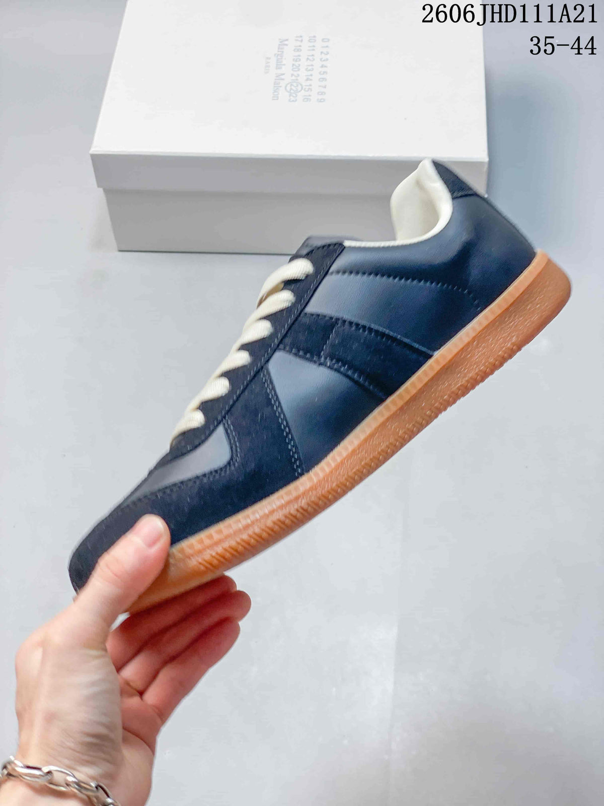 Maison Margiela Replica Low-Top Sneakers in Navy