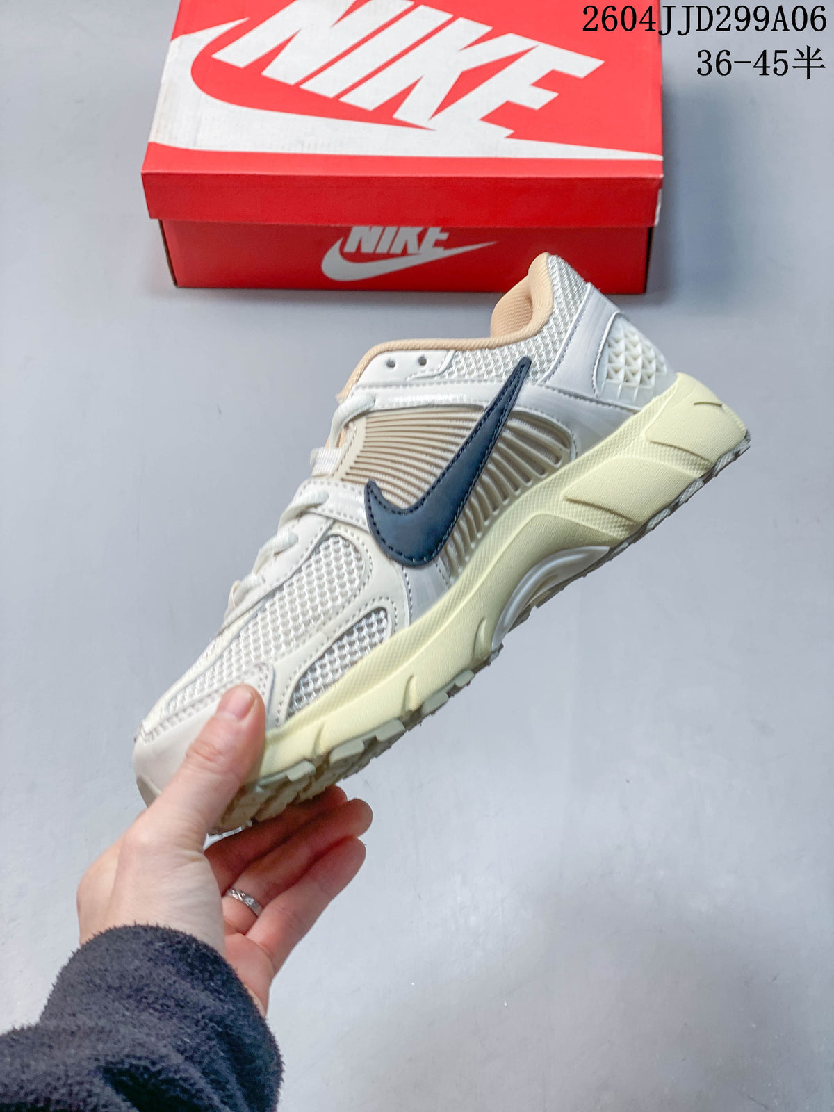 Nike Zoom Vomero 5 Sneakers FJ4151-004