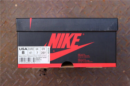 Nike shoebox label showing USA 8, EURO 41, UK 7, CM 26, and style code 555088-170.