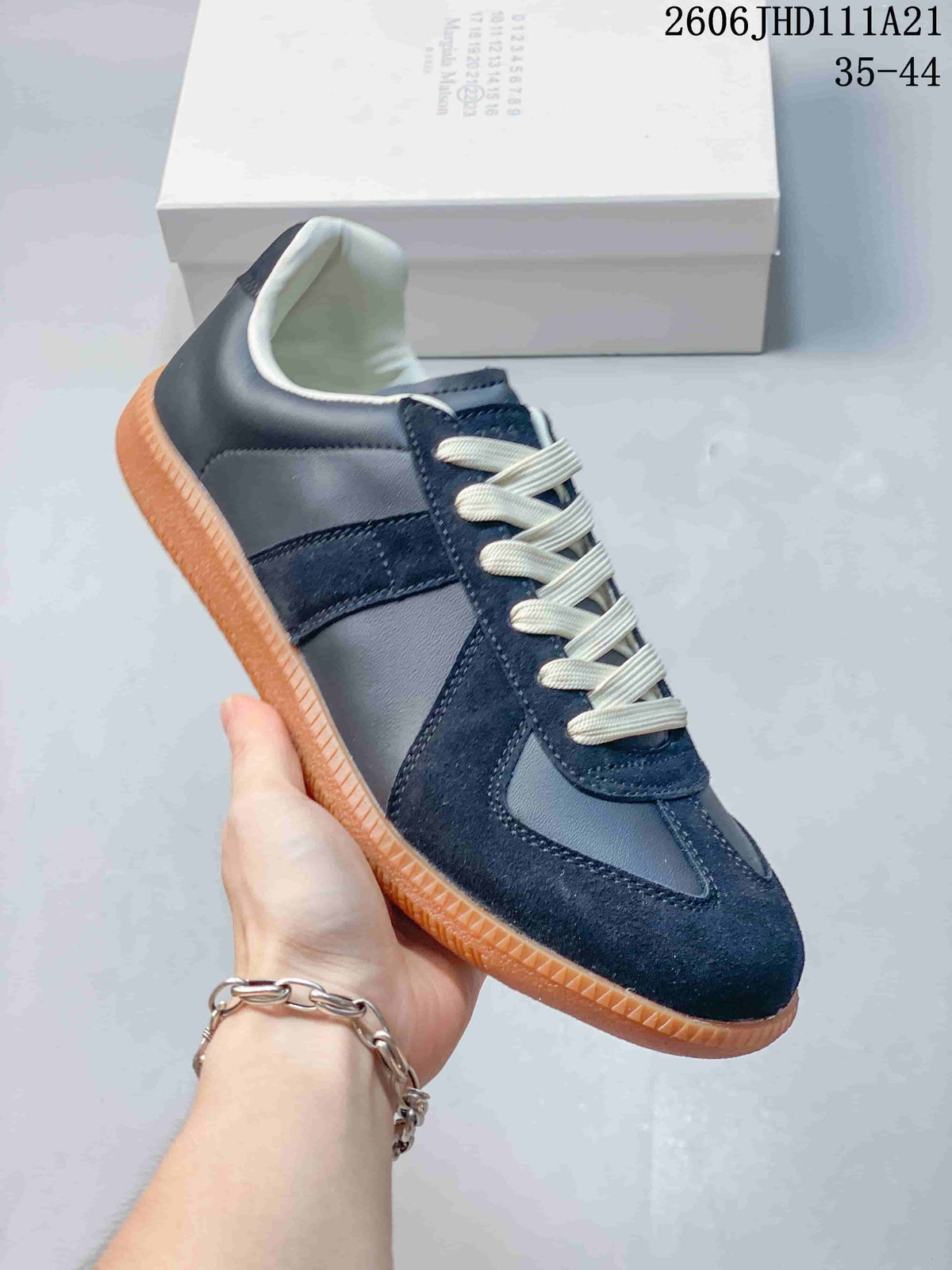 Maison Margiela Replica Low-Top Sneakers in Navy