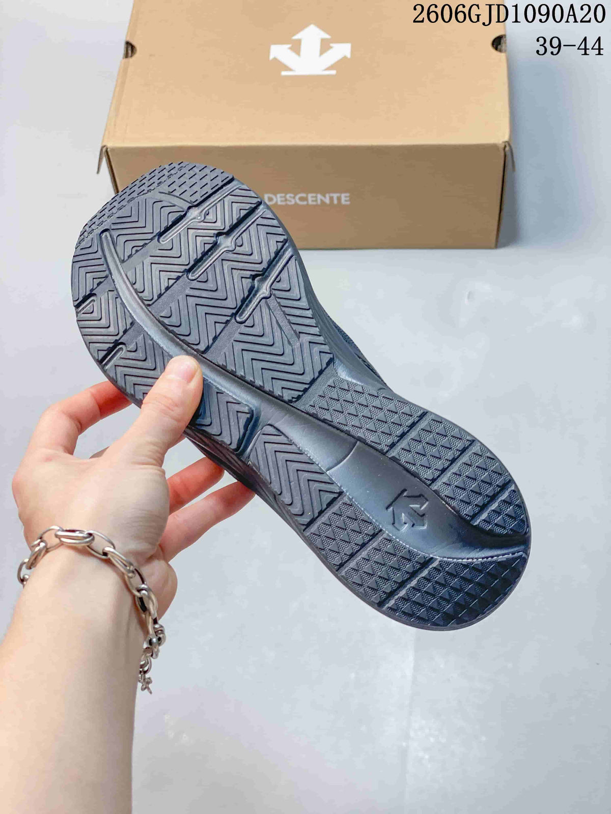 Descente Lavitate 3.0 Wire Running Shoes, Dark Gray