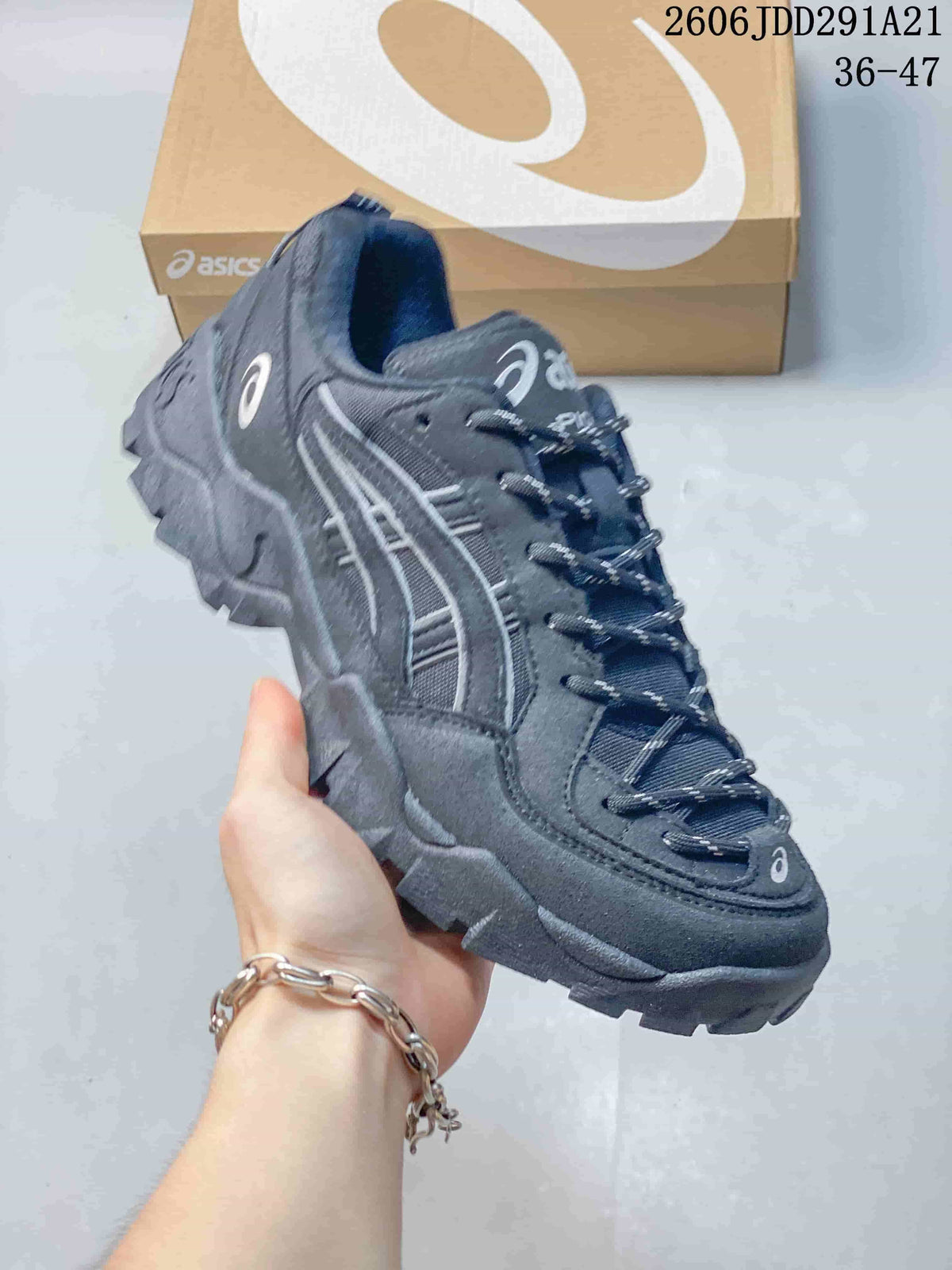 ASICS GEL-PICKAX Trail-Inspired Sneakers