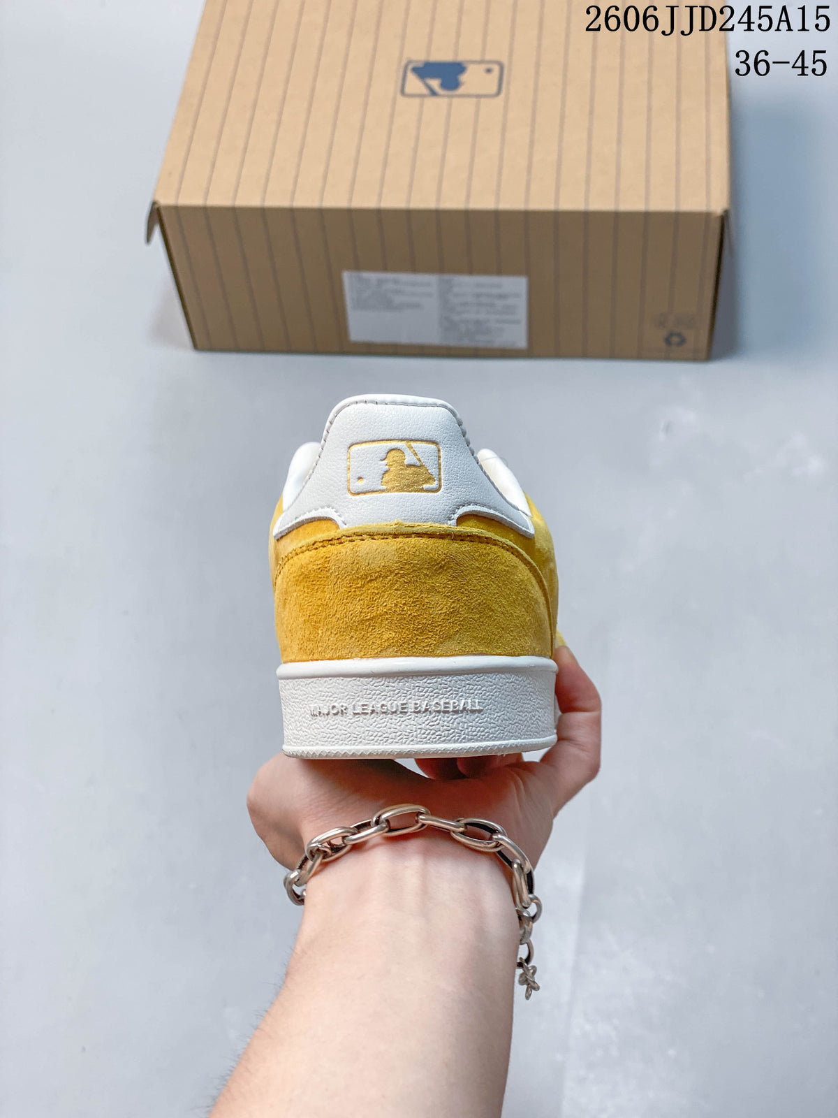 MLB New York Yankees Low-Top Sneakers in Yellow