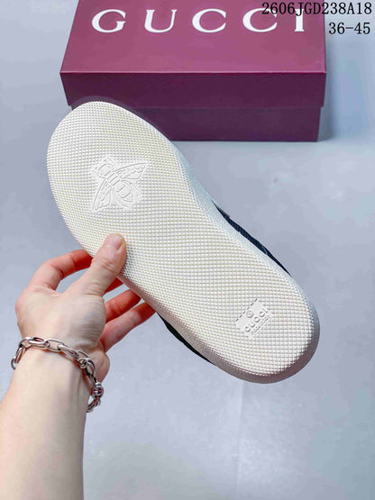 Gucci G75 Low-Top Sneakers in Navy and White