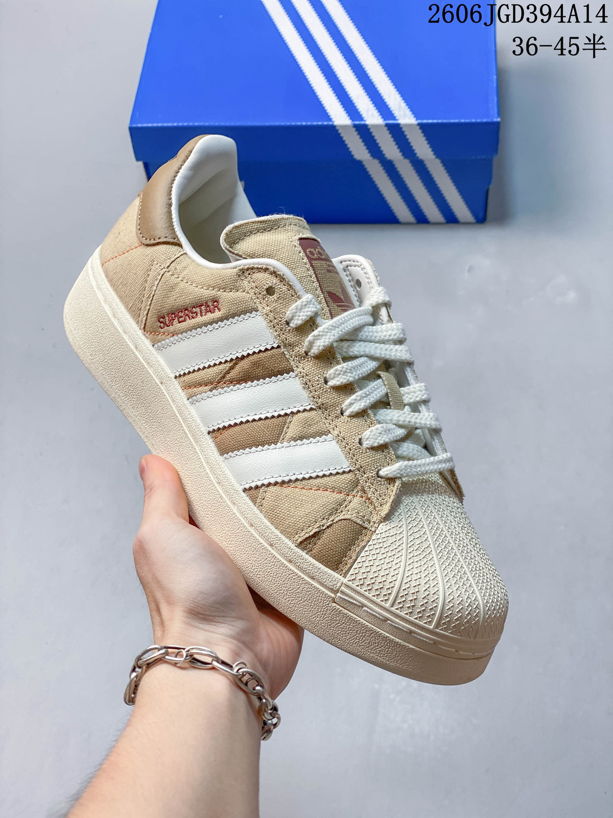 Adidas Originals Superstar Low-Top Sneakers ID6251, Beige and White