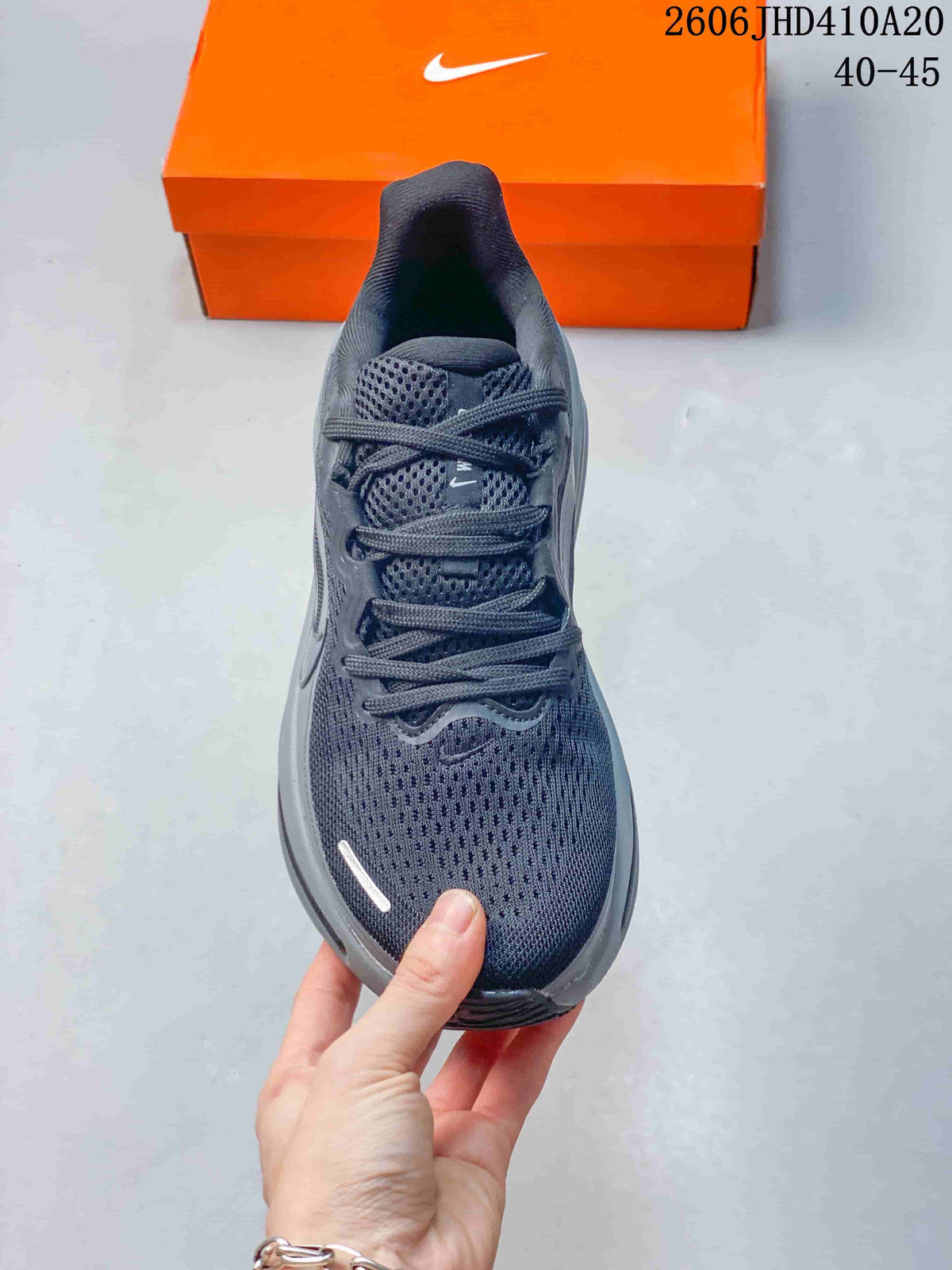 Nike Air Zoom Winflo 12 Running Shoes, Gray