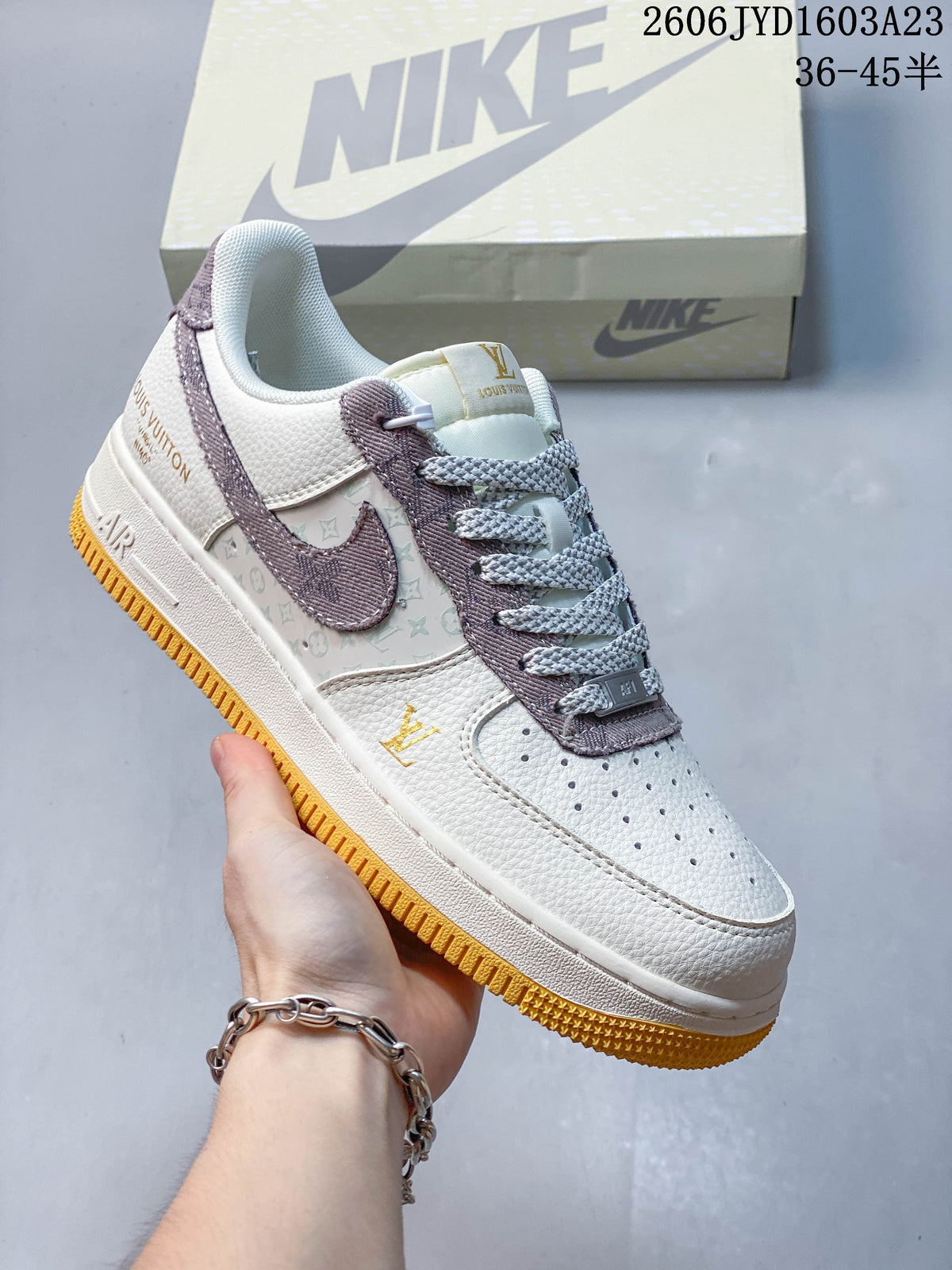 Nike Air Force 1 '07 Low Graphic Sneakers