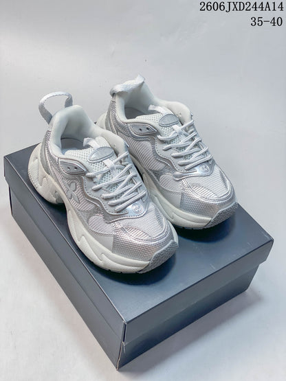 SMFK Future Ripple Low-Top Sneakers in Silver and White