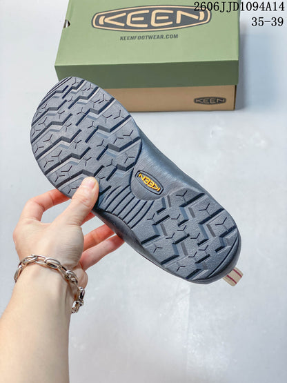 KEEN Jasper Low-Top Sneakers in Pink
