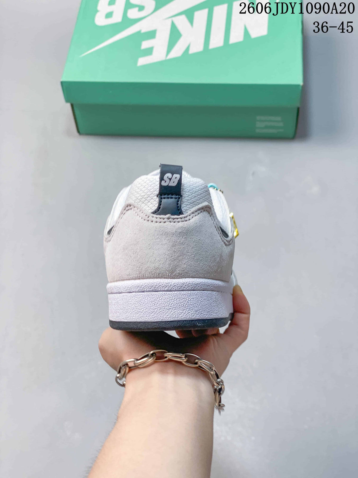 Nike SB Alleyoop Low-Top Skate Shoes White and Grey