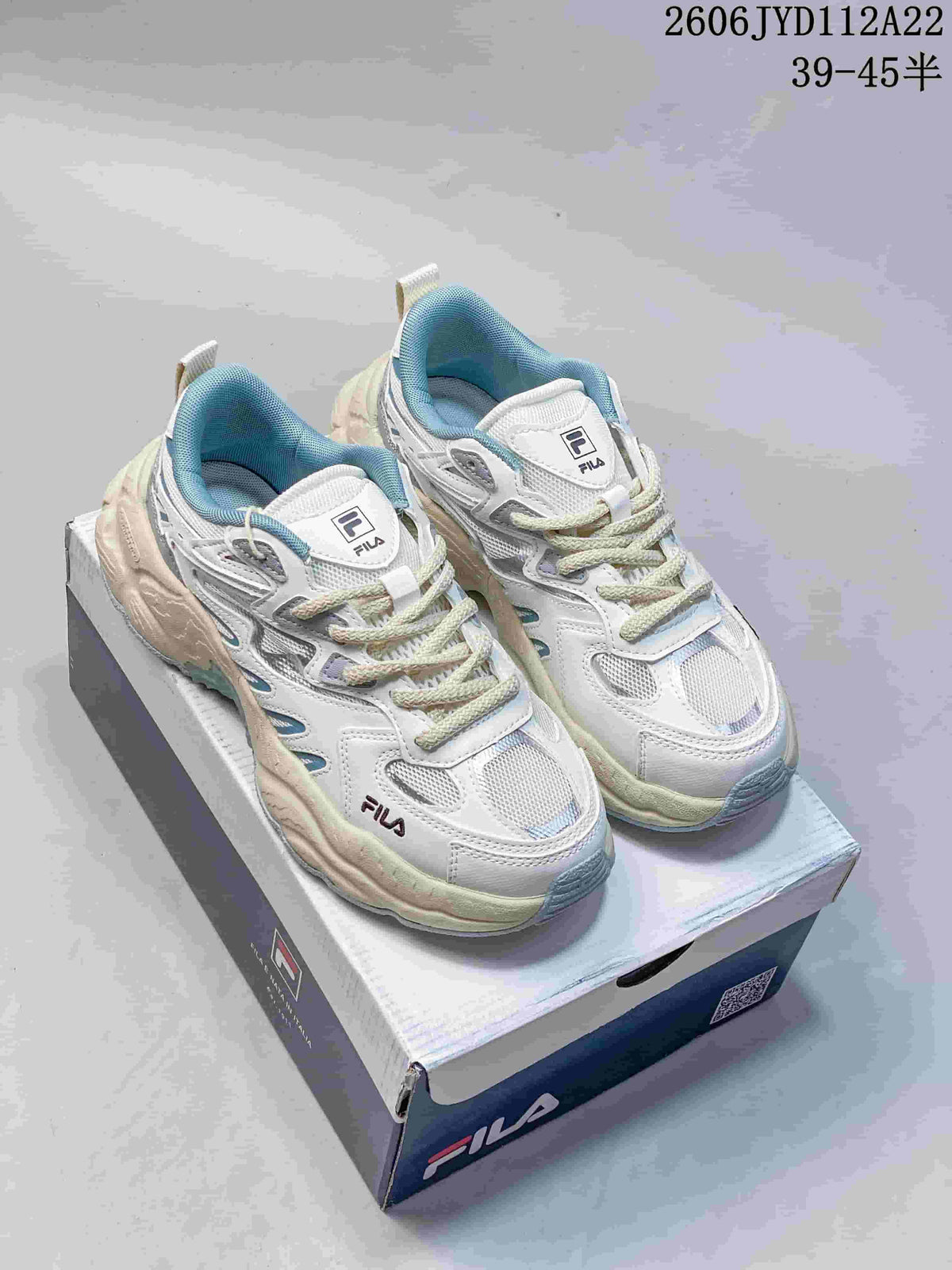 FILA 612520ASUOI Retro Sneakers, White and Blue
