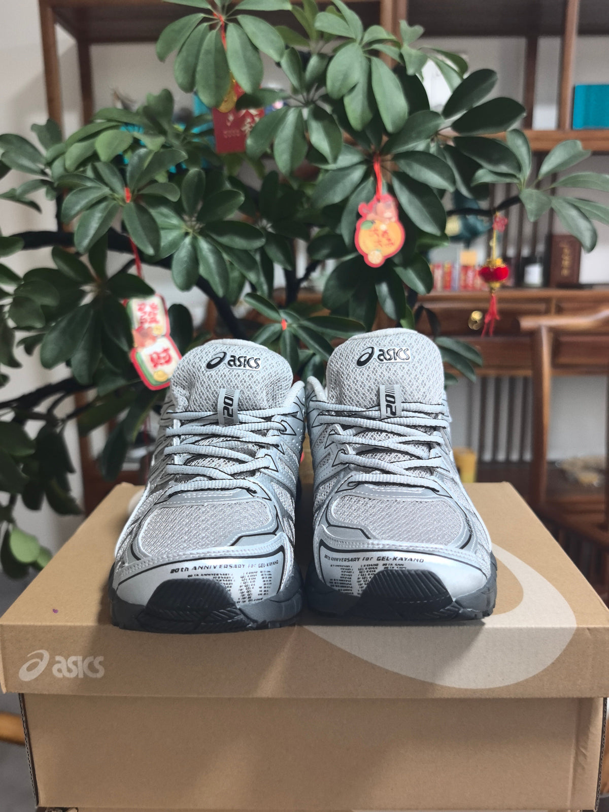 ASICS GEL-KAYANO 20 Silver Running Shoes