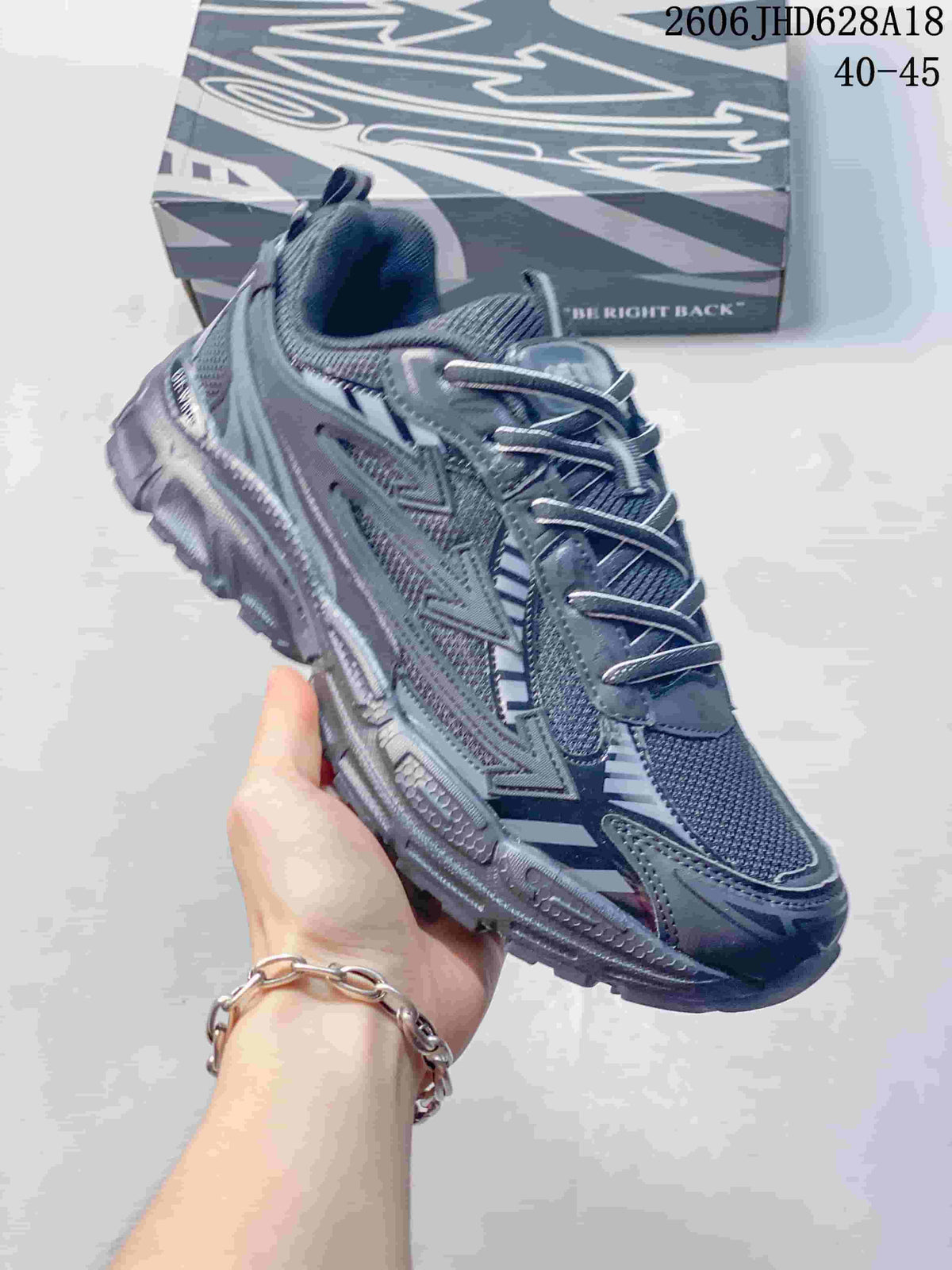 Off-White Be Right Back Low-Top Sneakers in Gray 611380ASWPR