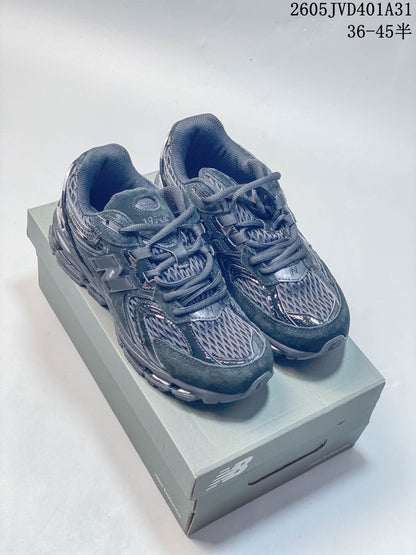 New Balance 997 Sneakers in Gray