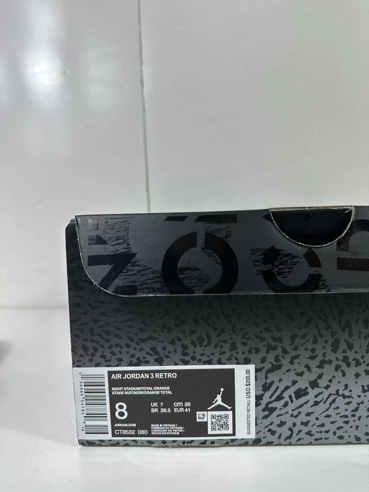 Air Jordan 3 Retro shoe box showing the product label, style code CT8532-080, and a photographed sample labeled EU 41, UK 7, and CM 26.