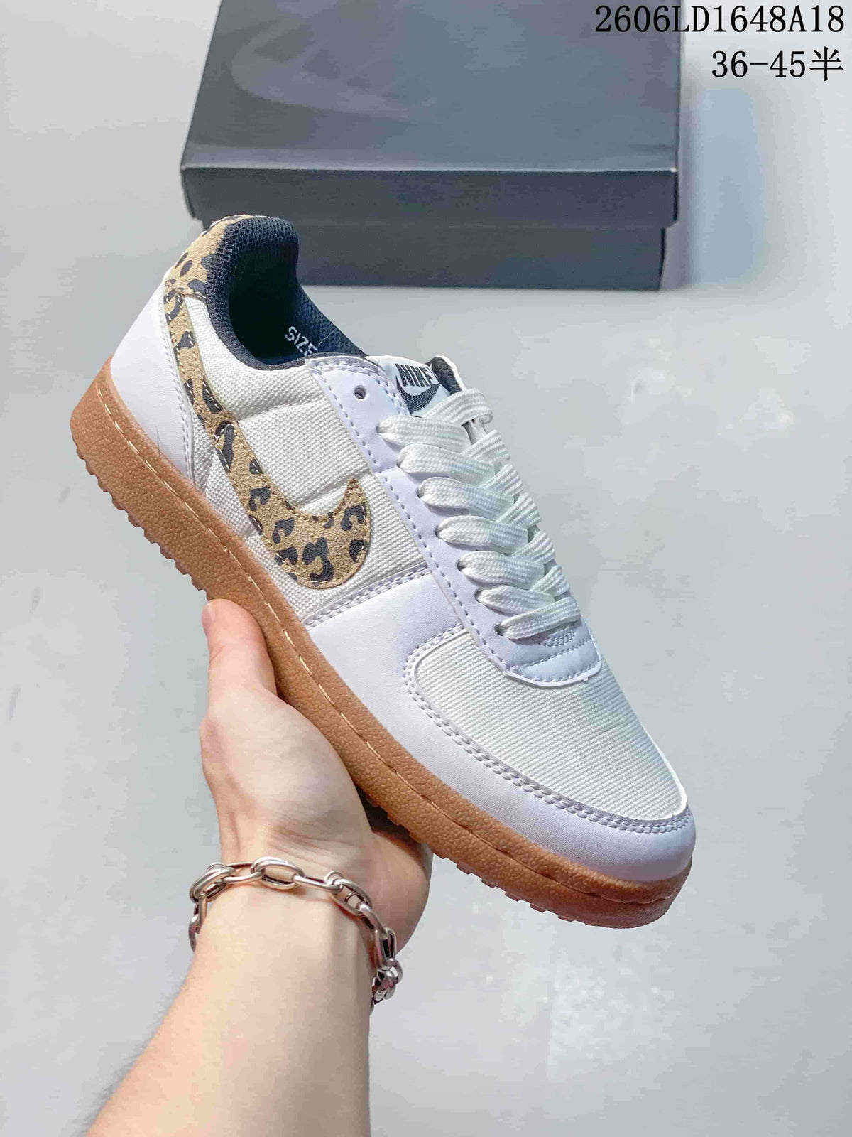 Nike Field General 82 SP Low-Top Sneakers