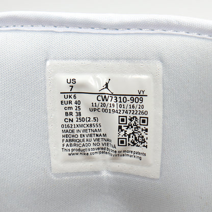 Interior size label showing US 7, UK 6, EUR 40, and CM 25 for style CW7310-909.
