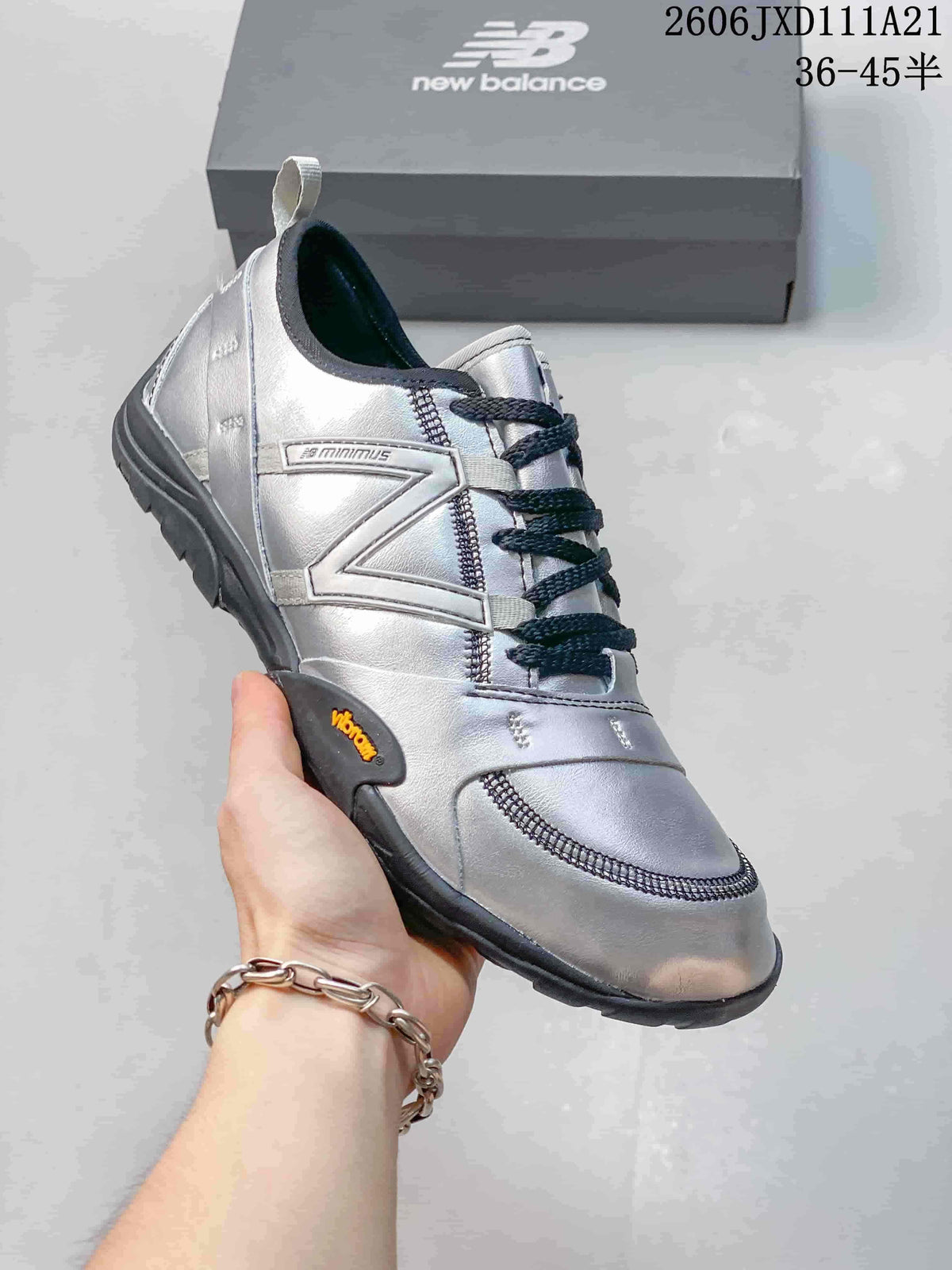 New Balance MT10OIY Silver Low-Top Sneakers