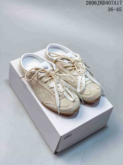 Alo Yoga Sunset Sneaker in Cream