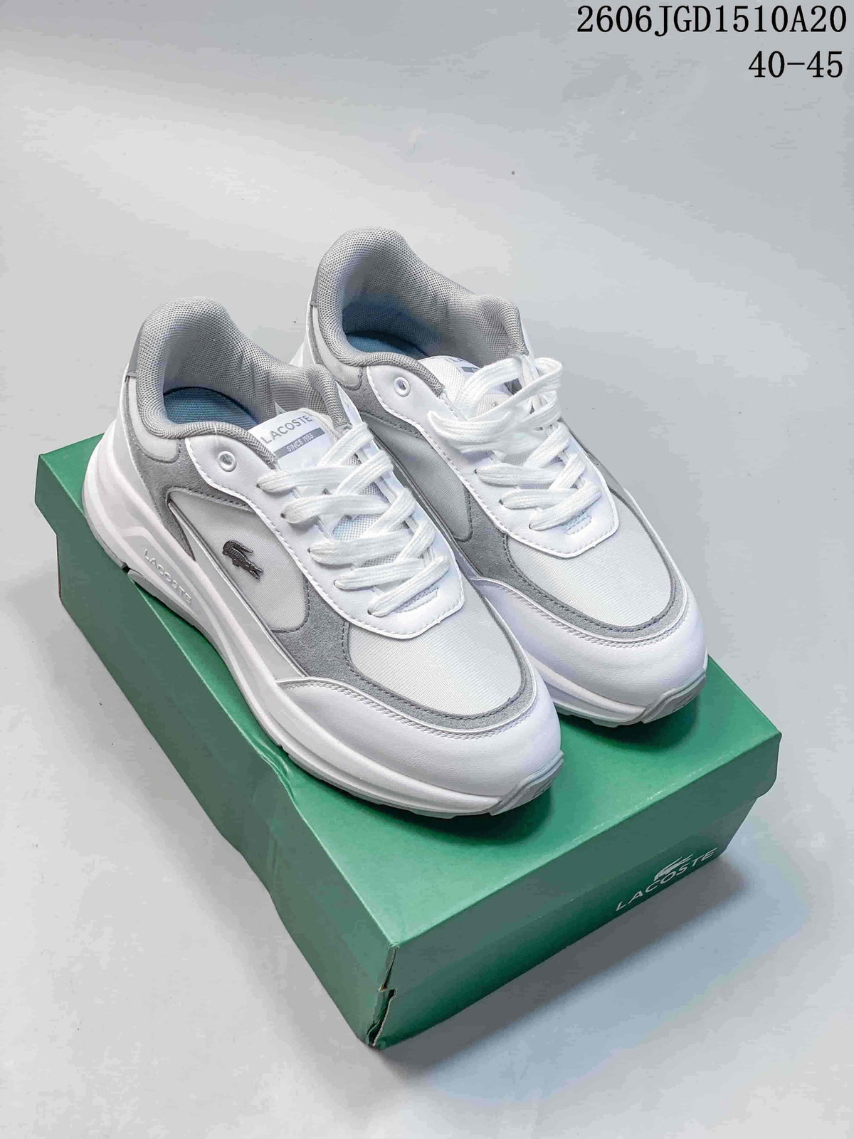 Lacoste 611140ASEQQ White and Grey Low-Top Sneakers