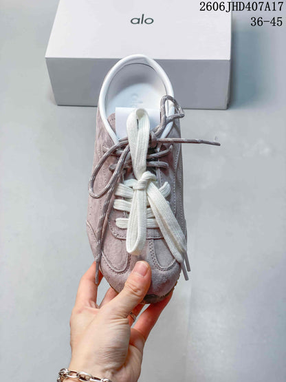 Alo Yoga Sunset Sneaker in Mauve