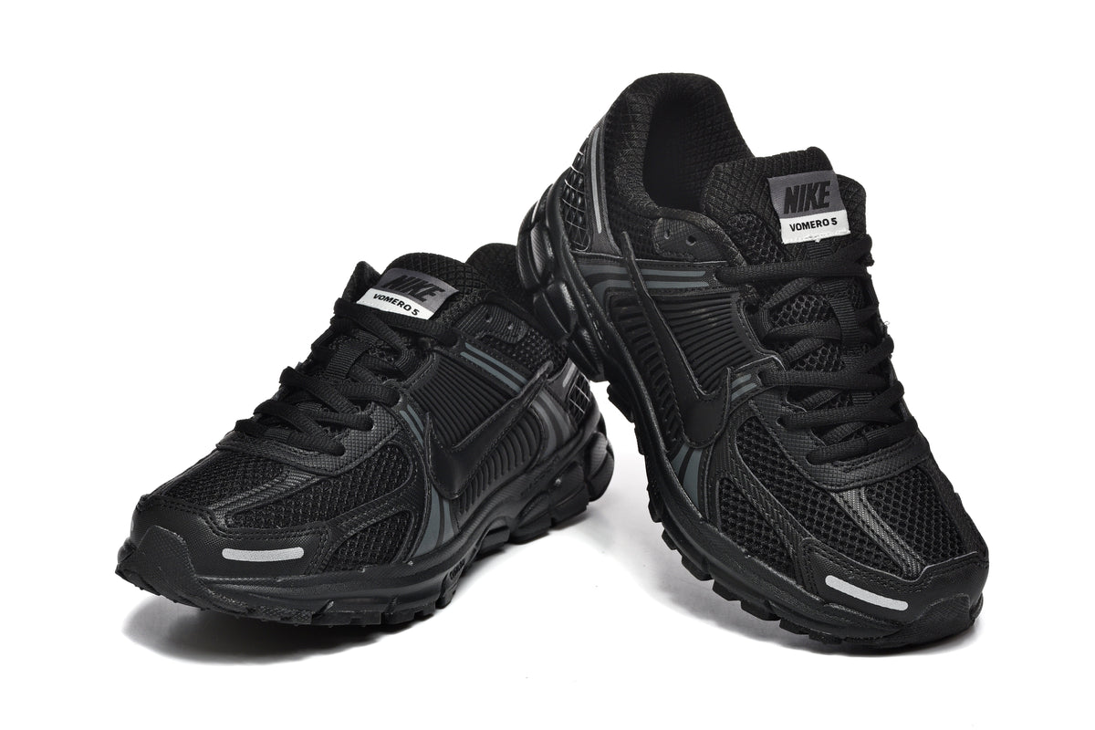 Nike Vomero 5 Black Running-Style Sneakers