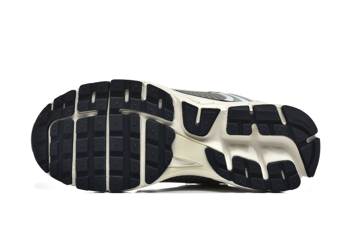 Nike Vomero 5 Silver and White Sneakers