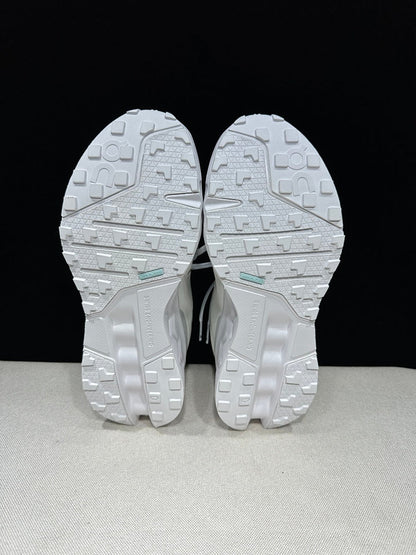 On Cloudsurfer Trail White Trail Running Shoes