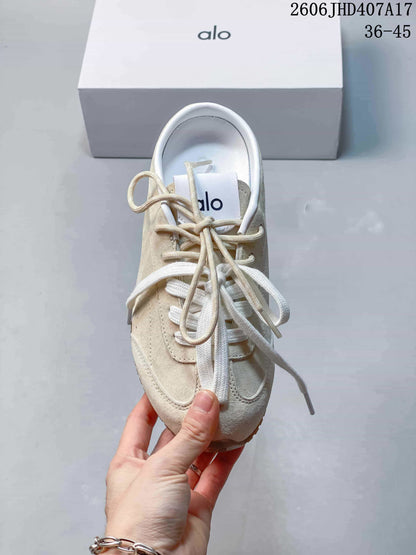 Alo Yoga Sunset Sneaker in Cream