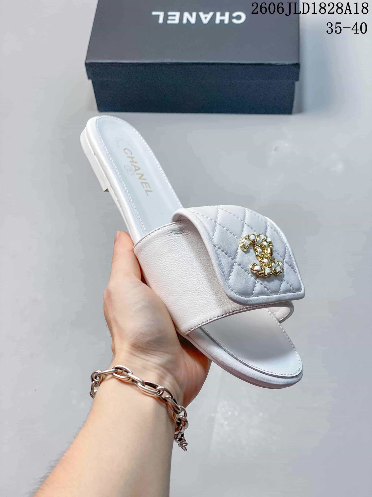 Chanel White Quilted Double C Slide Sandals 06JLD1828A18