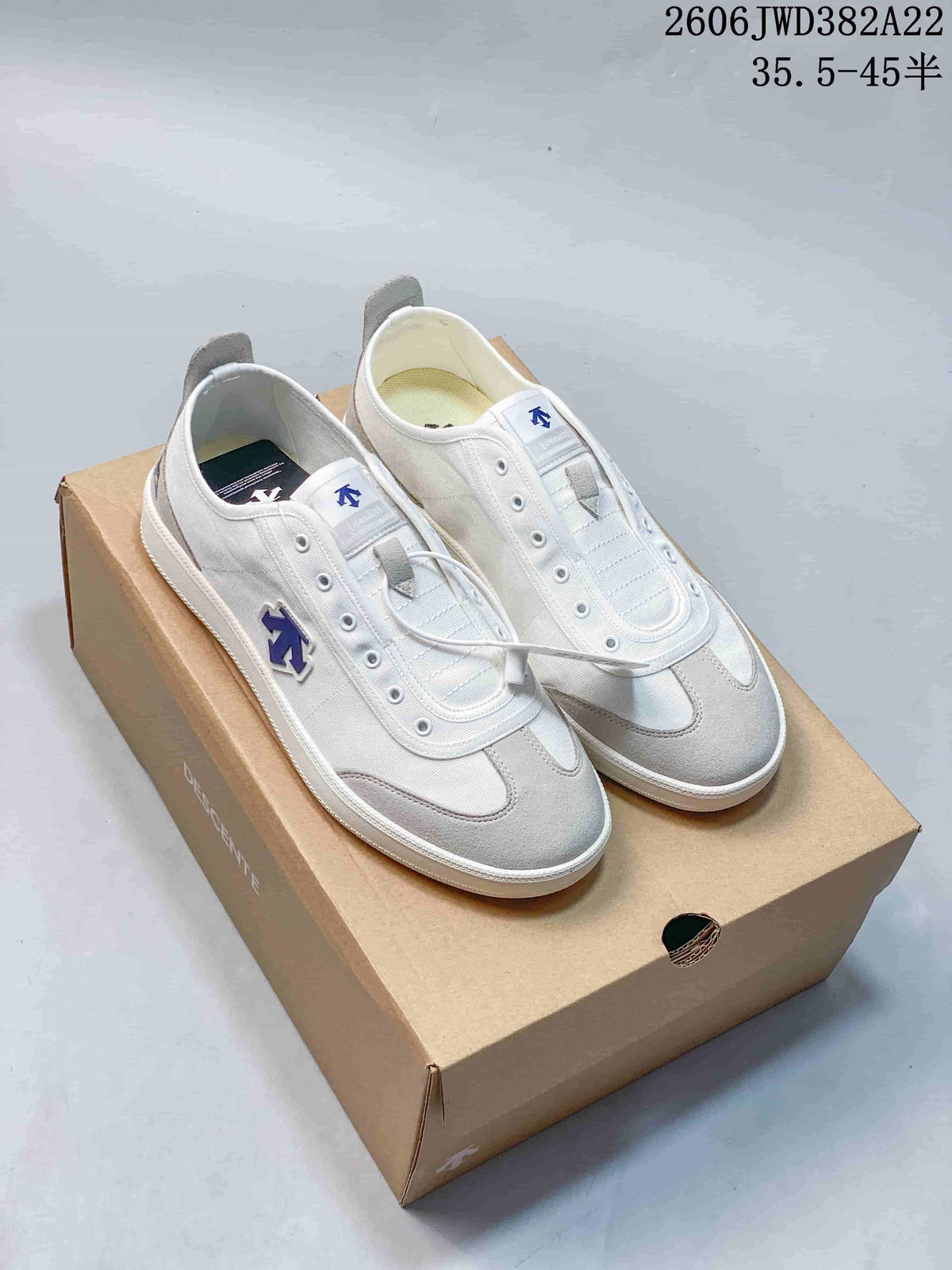 DESCENTE Chron Pacer CVS Retro T-Toe Sneakers, White/Grey