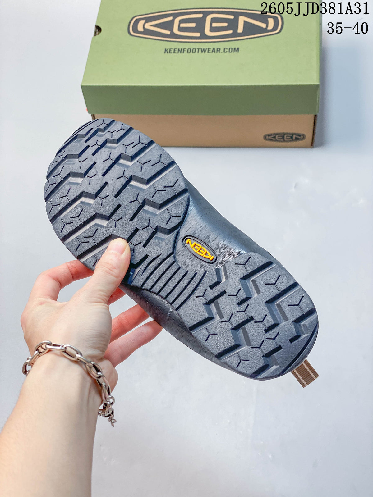KEEN Jasper Low-Top Sneakers in Beige and Navy