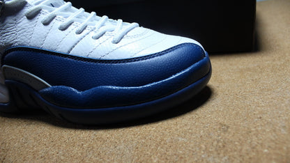 Close-up of the navy toe overlay and white stitched toe panel.