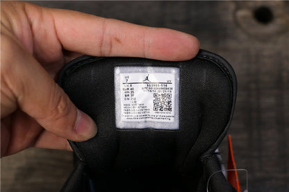 Tongue label showing US 7, UK 6, EUR 40, CM 25, and style code 553558-116.