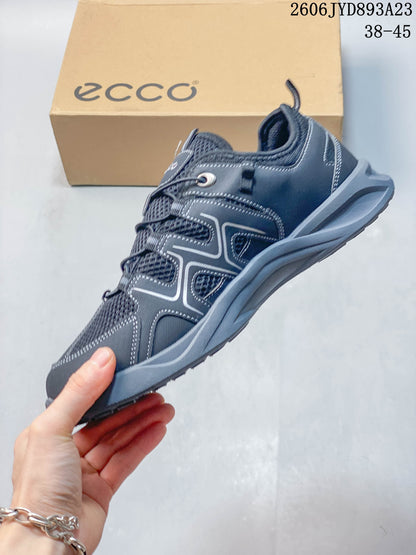 ECCO Sko Low-Top Hiking Shoes in Gray
