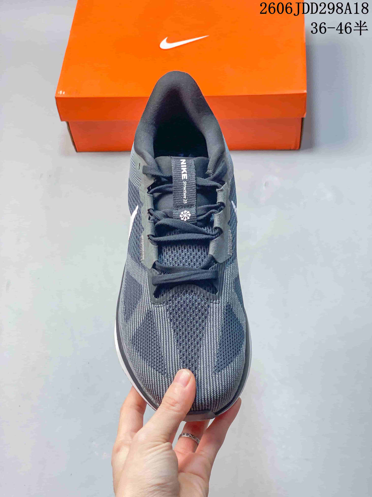 Nike Structure 25 Running Shoes in Gray
