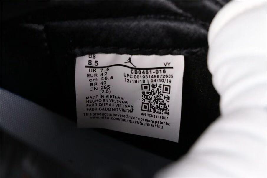 Close-up shoe size label showing US 8.5, UK 7.5, EU 42, CM 26.5, and style code CD0461-016.