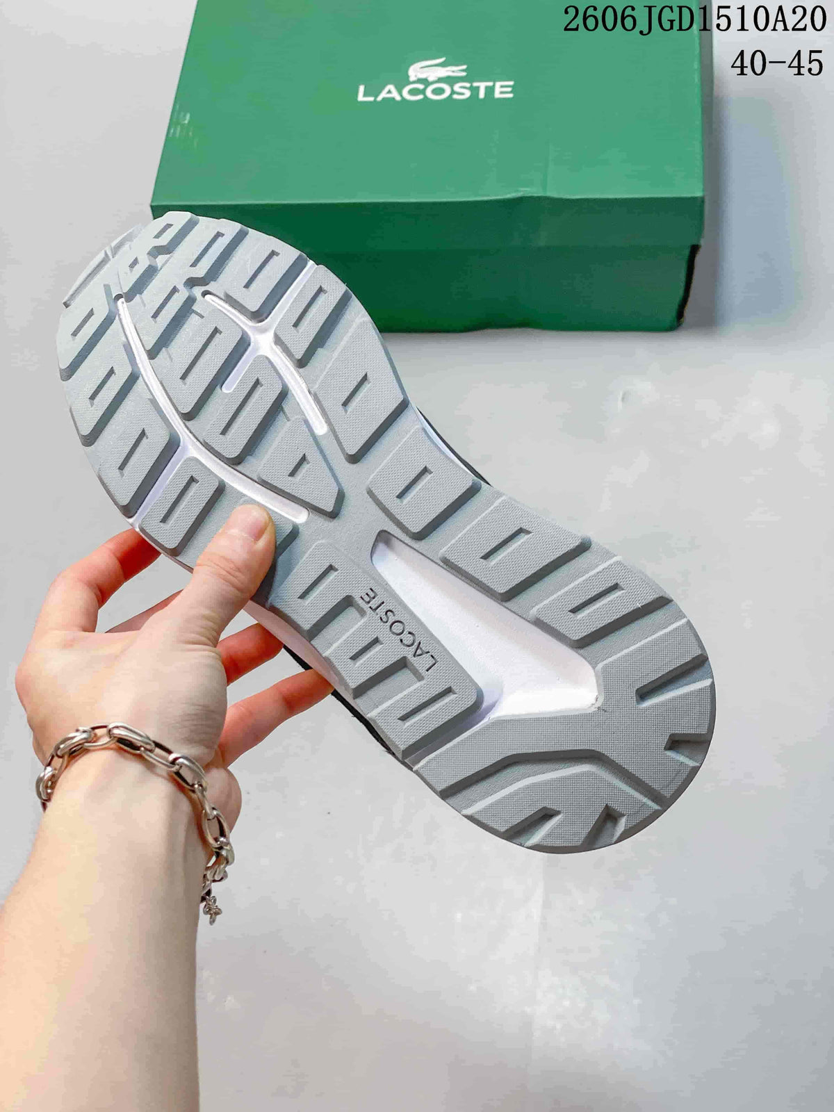 Lacoste 611140ASEQQ Grey and Navy Low-Top Sneakers