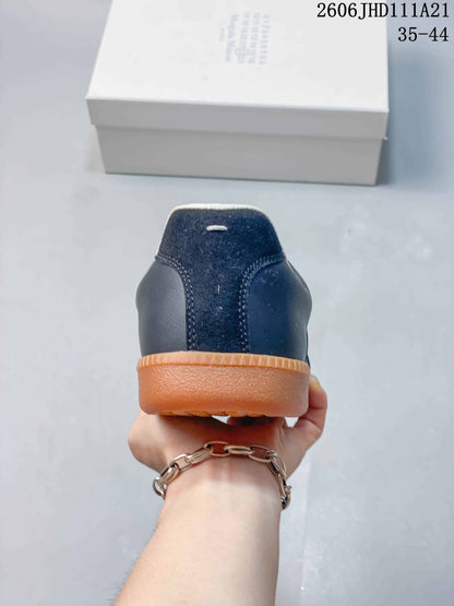 Maison Margiela Replica Low-Top Sneakers in Navy