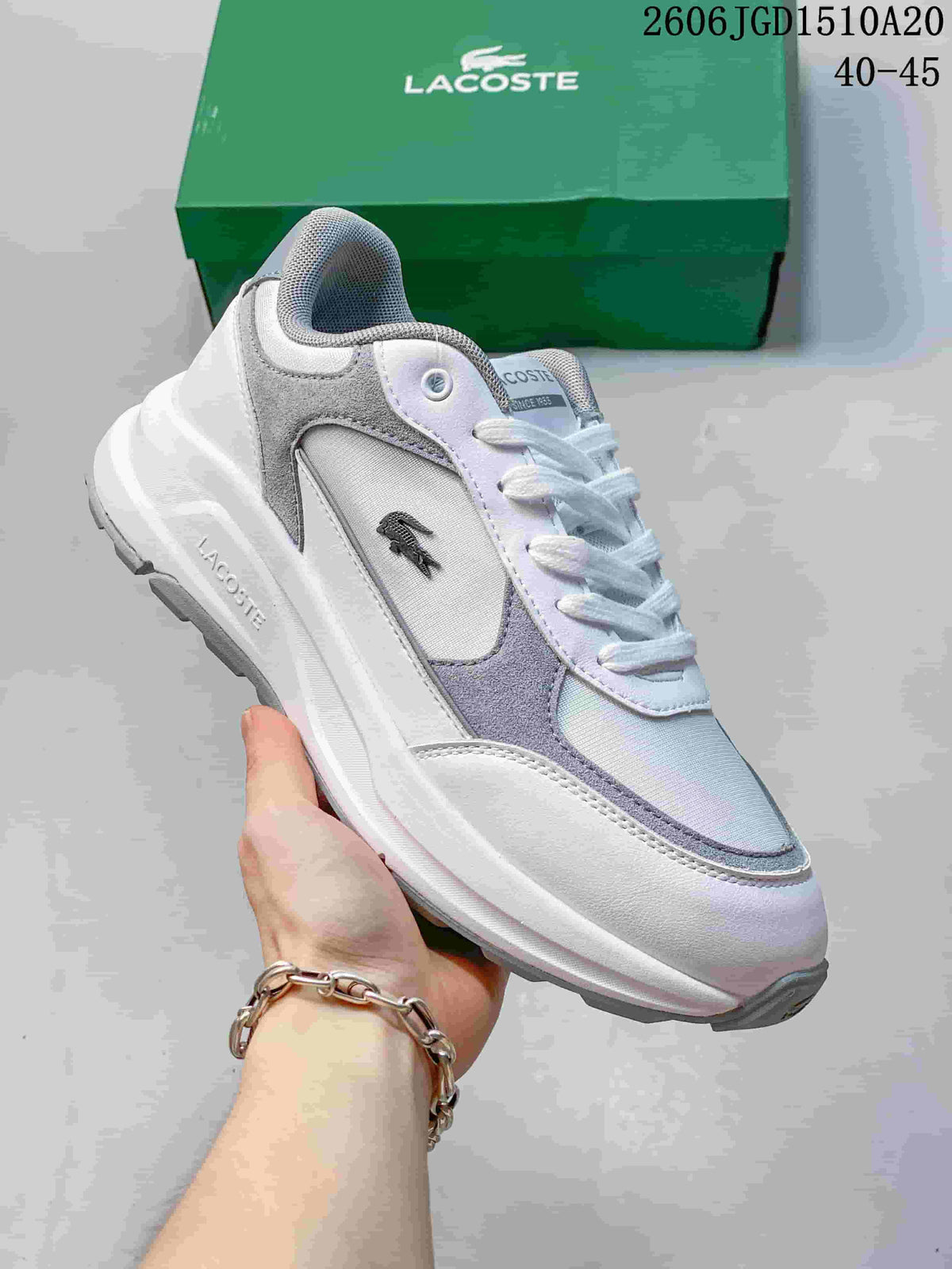 Lacoste 611140ASEQQ White and Grey Low-Top Sneakers