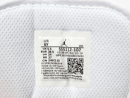 Interior size label showing US 6Y, UK 5.5, EUR 38.5, CM 24, and product code 555112-102.