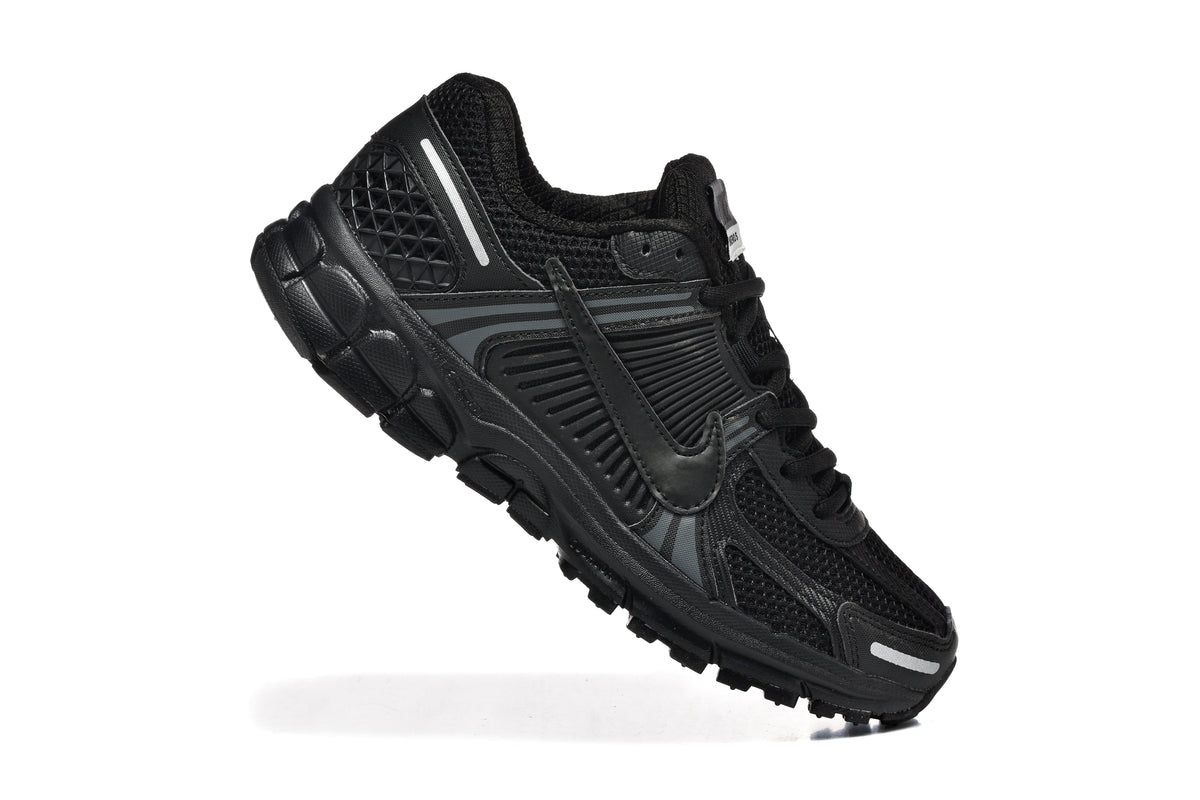 Nike Vomero 5 Black Running-Style Sneakers