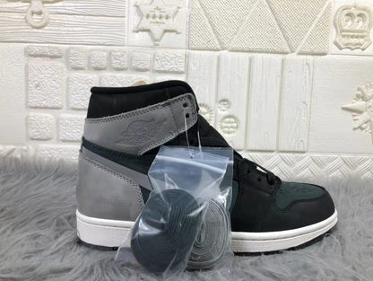 Three-quarter side view of one sneaker with a clear bag containing additional laces in front.