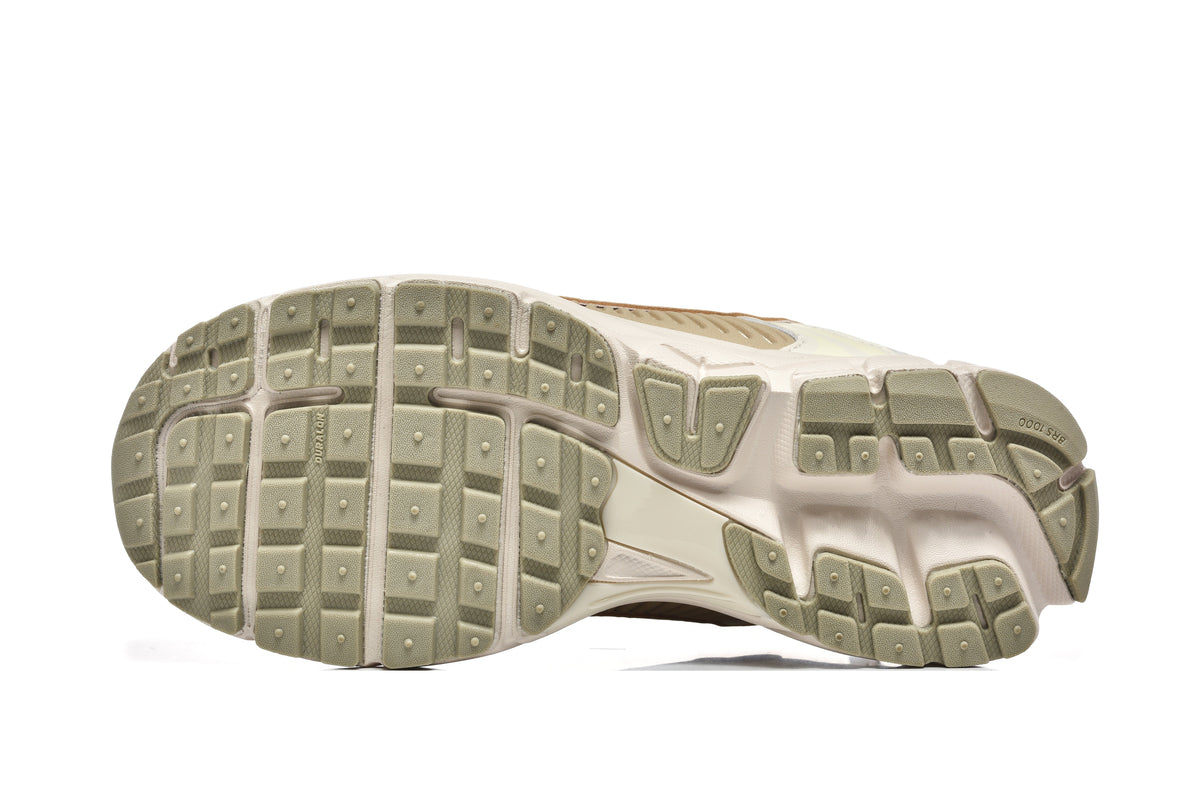 Nike Zoom Vomero 5 Sneakers in Sail and Tan