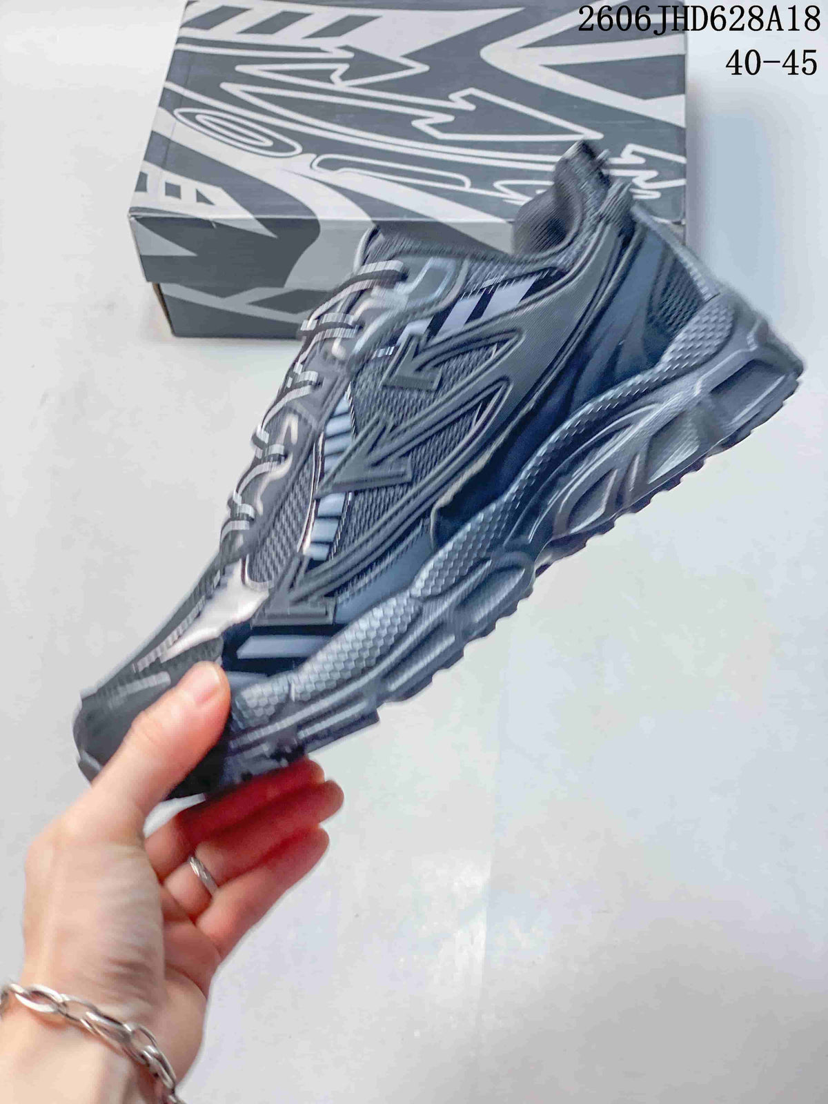 Off-White Be Right Back Low-Top Sneakers in Gray 611380ASWPR