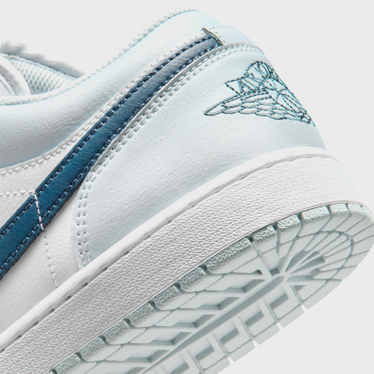 Jordan Air Jordan 1 Low - Aura / Squadron Blue / White