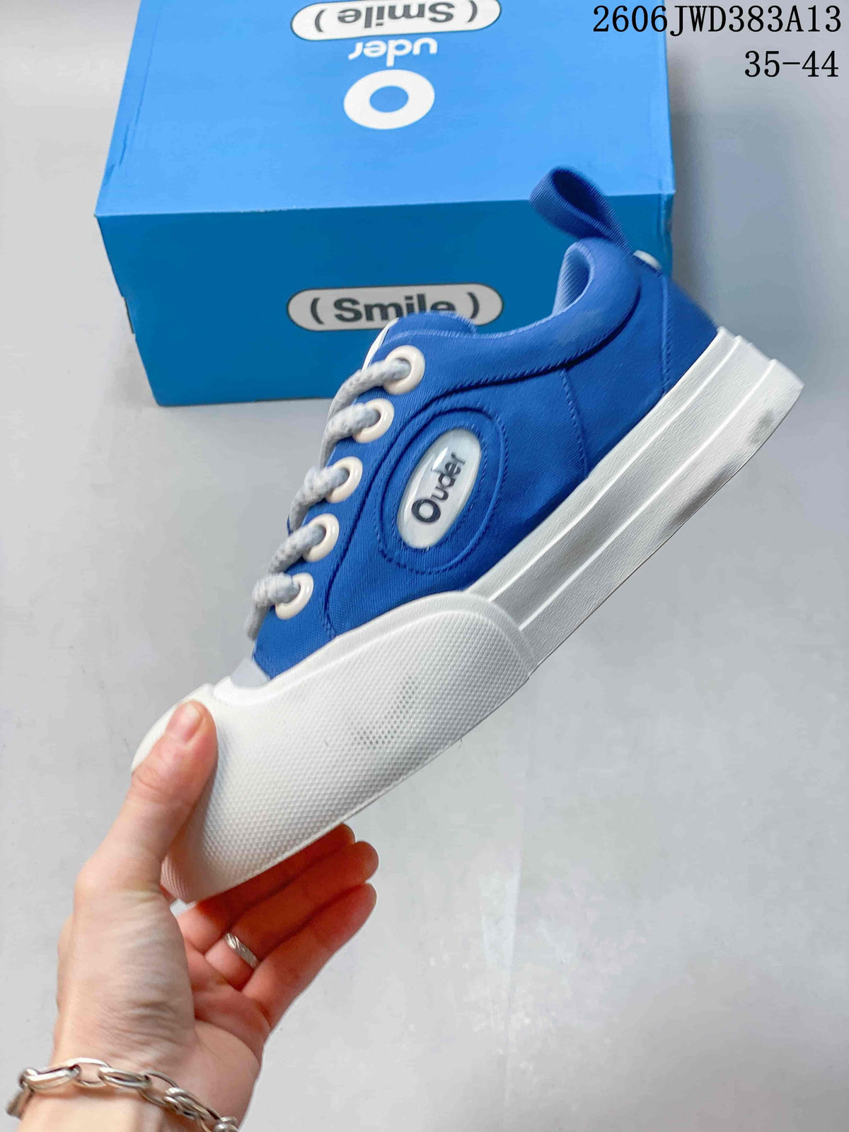 Ocai 002 Smile Blue Low-Top Canvas Sneakers