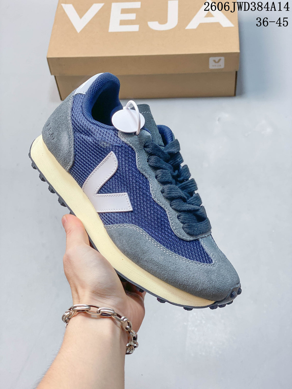 Veja Esplar Sneakers in Navy and Grey