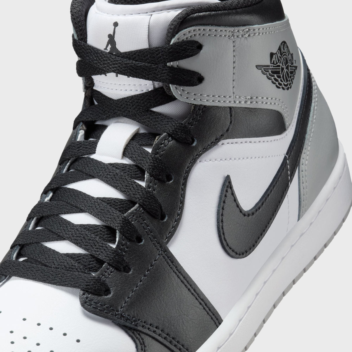 Jordan Air Jordan 1 Mid - White / Black / Light Smoke Grey